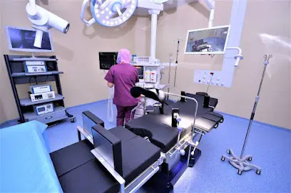 Dr BENARBA chirurgien orthopédiste et traumatologue Clinique IRiS الدكتور بن عربة مختص في جراحة العظام و المفاصل