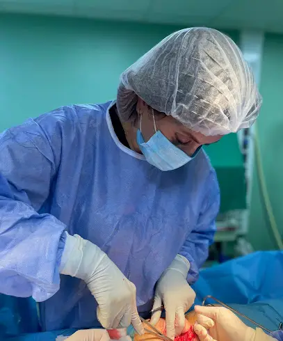Dr Benazouz Maya spécialiste en chirurgie générale