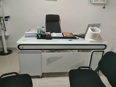 طبيبة عامة الدكتورة بن تواتي امال ايكوغرافي عامة متابعة الحمل و الامراض المزمنة رجال اطفال و نساء حجامة طبية